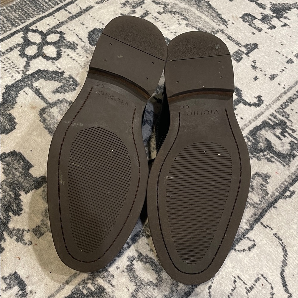 Vionic Bruno Wingtip Shoes - Picture 7 of 8